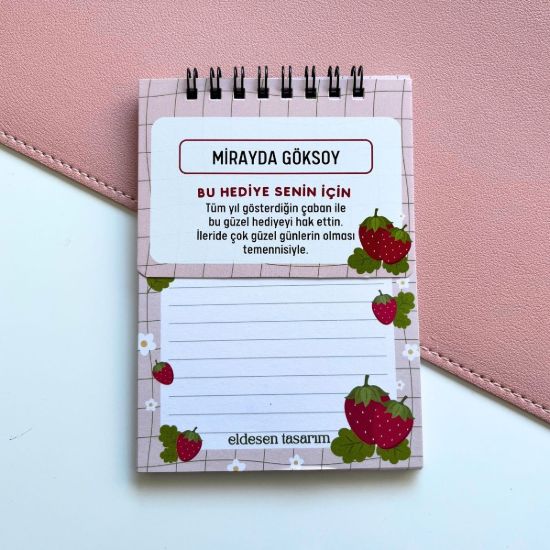 Çilekli Defter İsme Özel Karne Hediyesi resmi