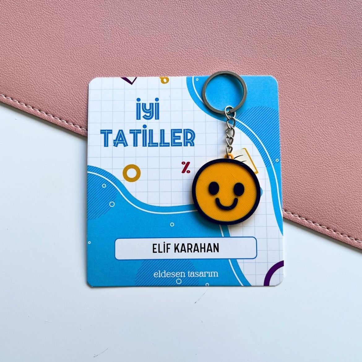Gülen yüzlü İsme Özel Kartlı Anahtarlık resmi